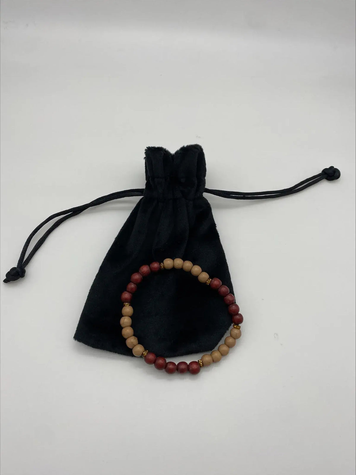 Bracelet Perles Fait Main Pluton avec bourse cadeau noire