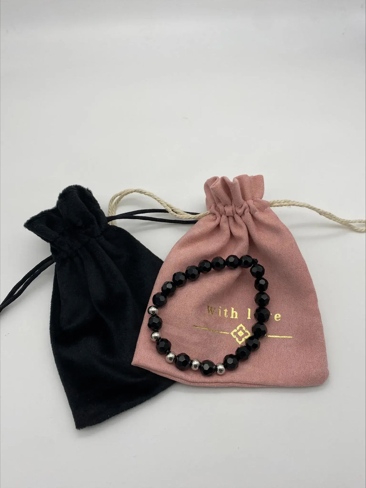Bracelet Perles Fait Main Melba avec bourses cadeaux noire et rose