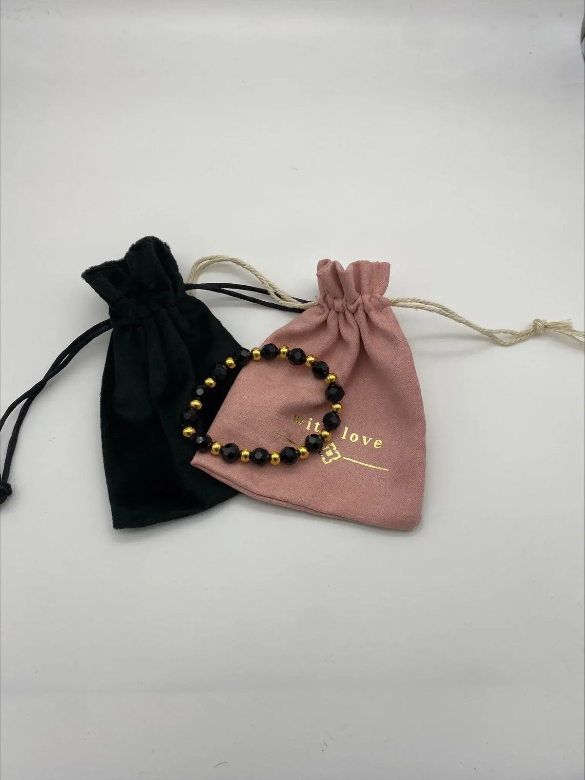 Bracelet Perles Fait Main Nino avec bourses cadeaux noire et rose